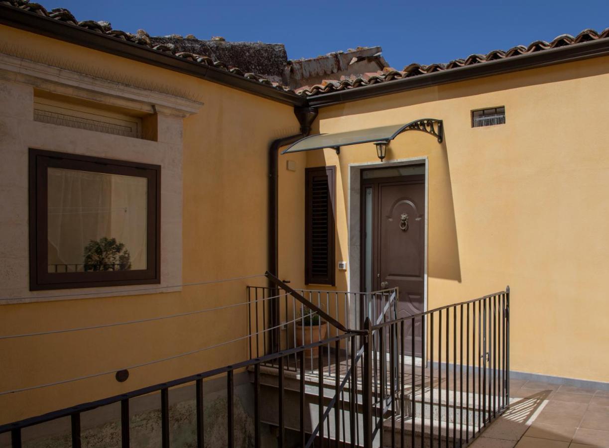 Casa Vacanza Da Dina Модика Экстерьер фото